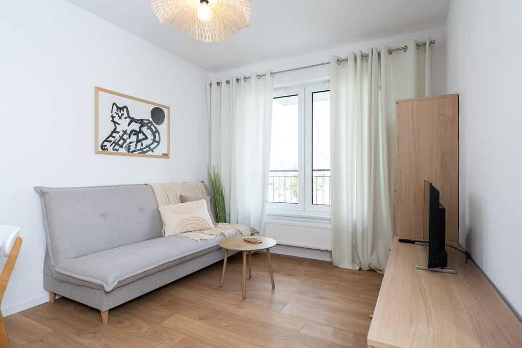 Jasny salon w drugim mieszkaniu